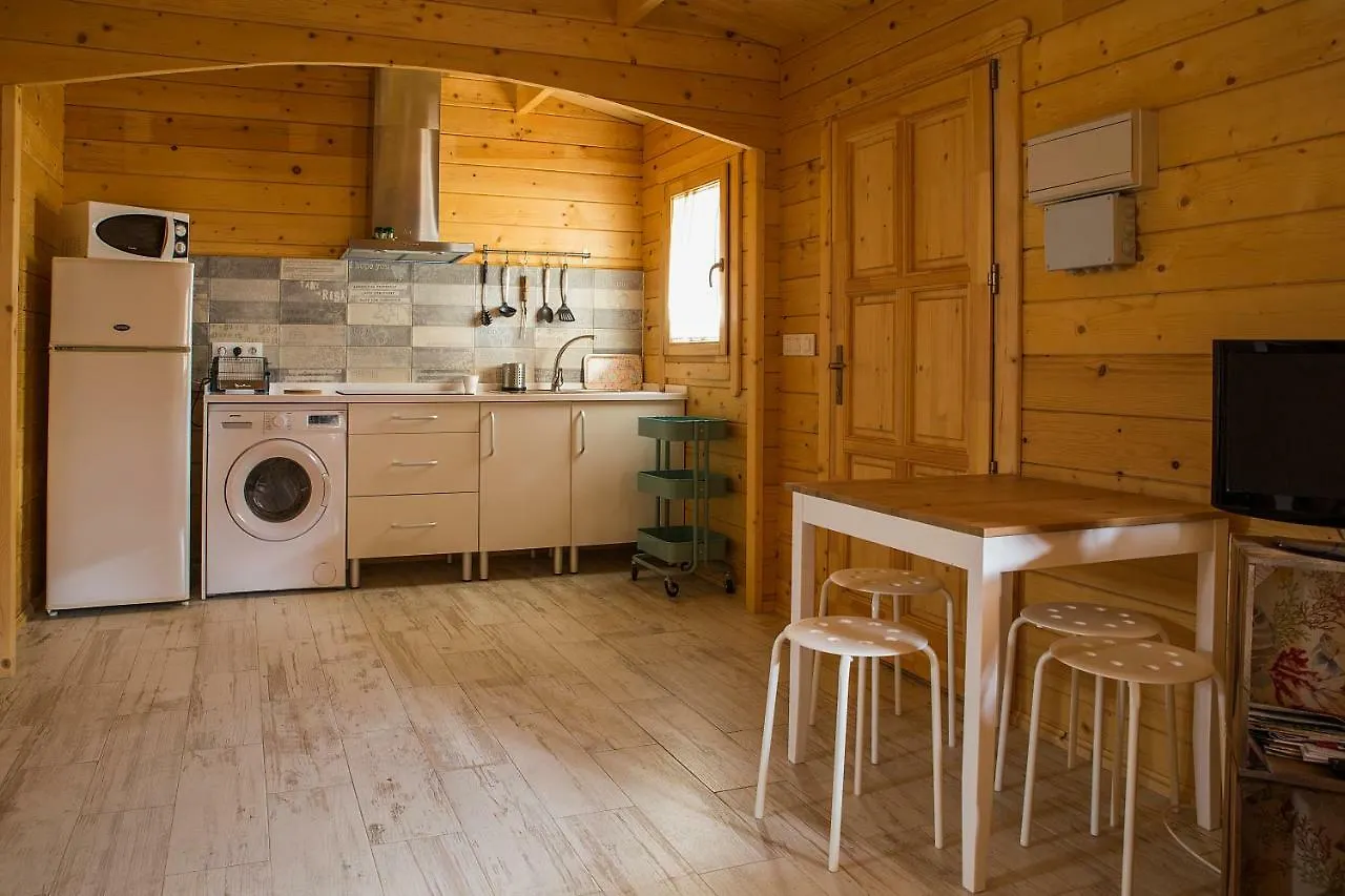 Casita De Madera Junto Al Mar contacts